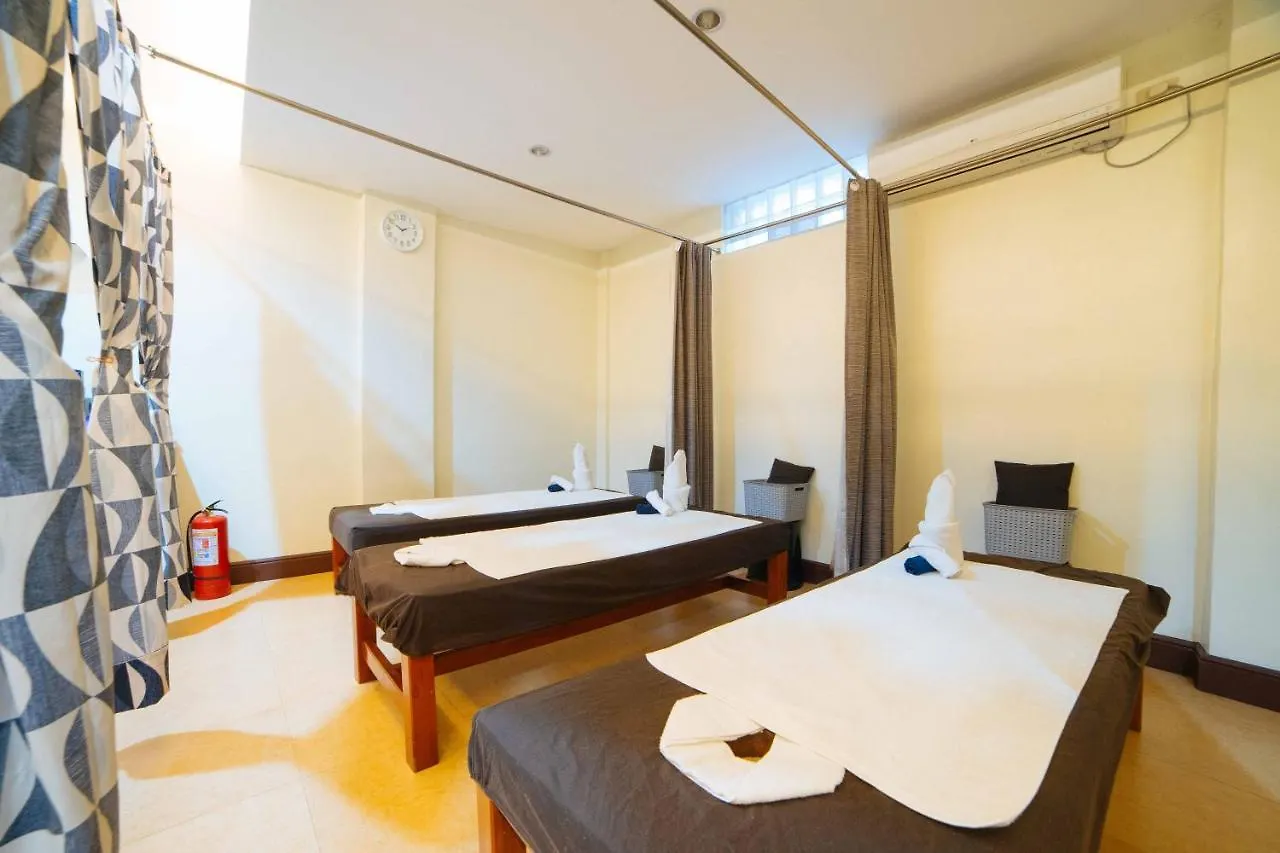 Reddoorz Premium @ Korea Town Angeles City Hotel